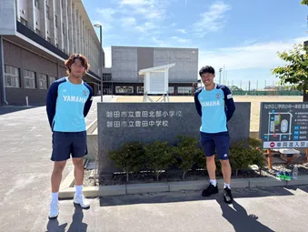 西澤翼選手・川口尚紀選手が磐田市立豊田北部小学校を訪問｜ジュビロ磐田